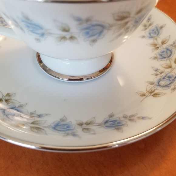 Lennold Fine Bone China Cup and Saucer - Picture 6 of 7